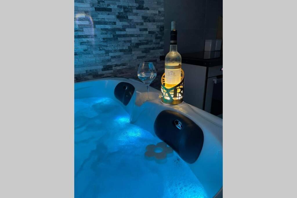 Joli T2, Jacuzzi, Lit Rond, Jardin, Parking Prive, Metro * Toulouse